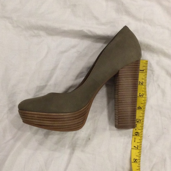 Gianni Bini Green Leather Platform Heels Size 9 - Picture 7 of 8
